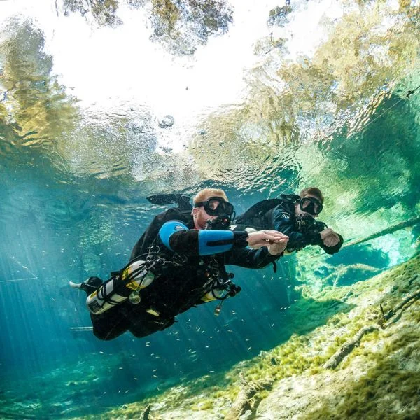 Diver using sidemount scuba tanks during a guided dive