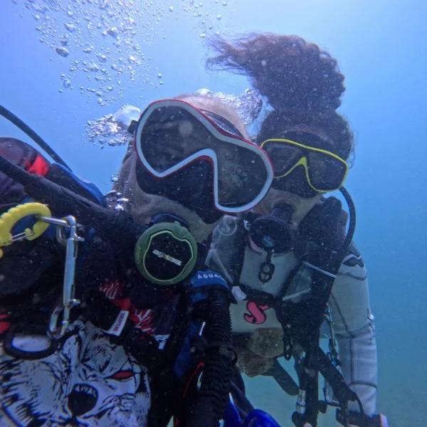Instructor refreshing diver skills at a local dive site