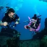 Instructor leading advanced divers through specialty training